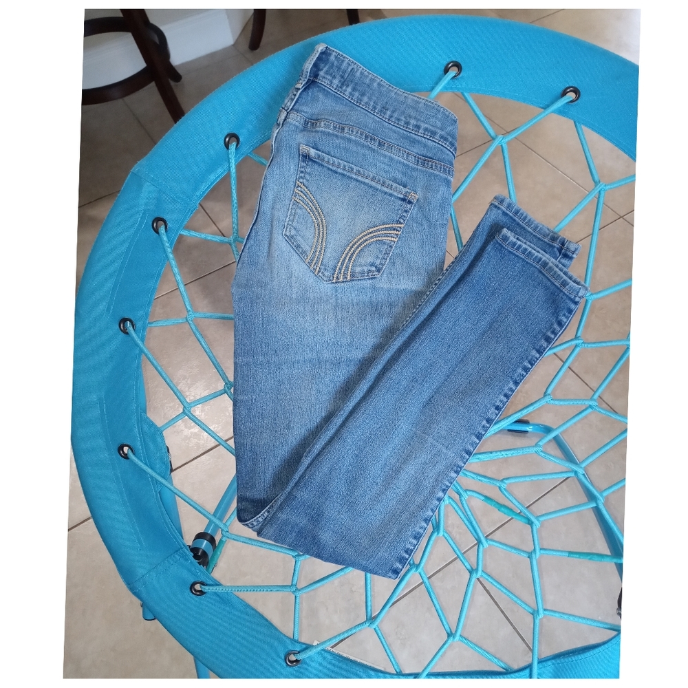 👖HOLLISTER SKINNY JEANS👖SIZE 5• Waist 27● Inseam 29"●